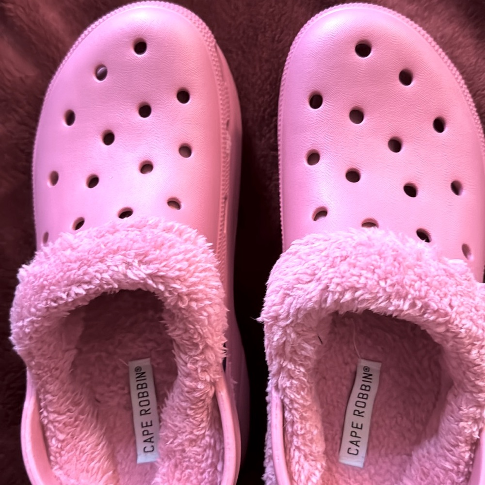 Level up crocs, with fuzz